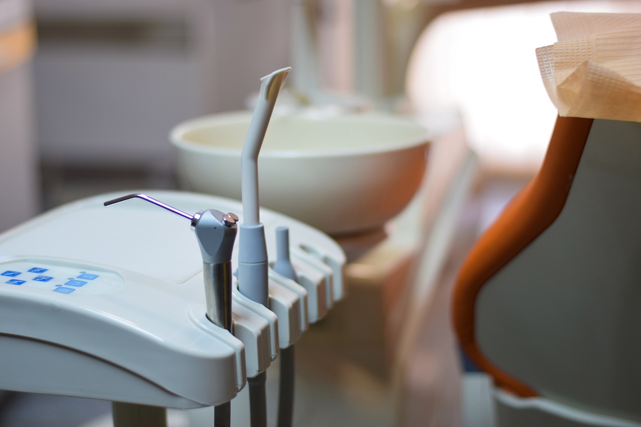 Jakie stomatologiczne narzędzia  stosowane są w gabinecie?